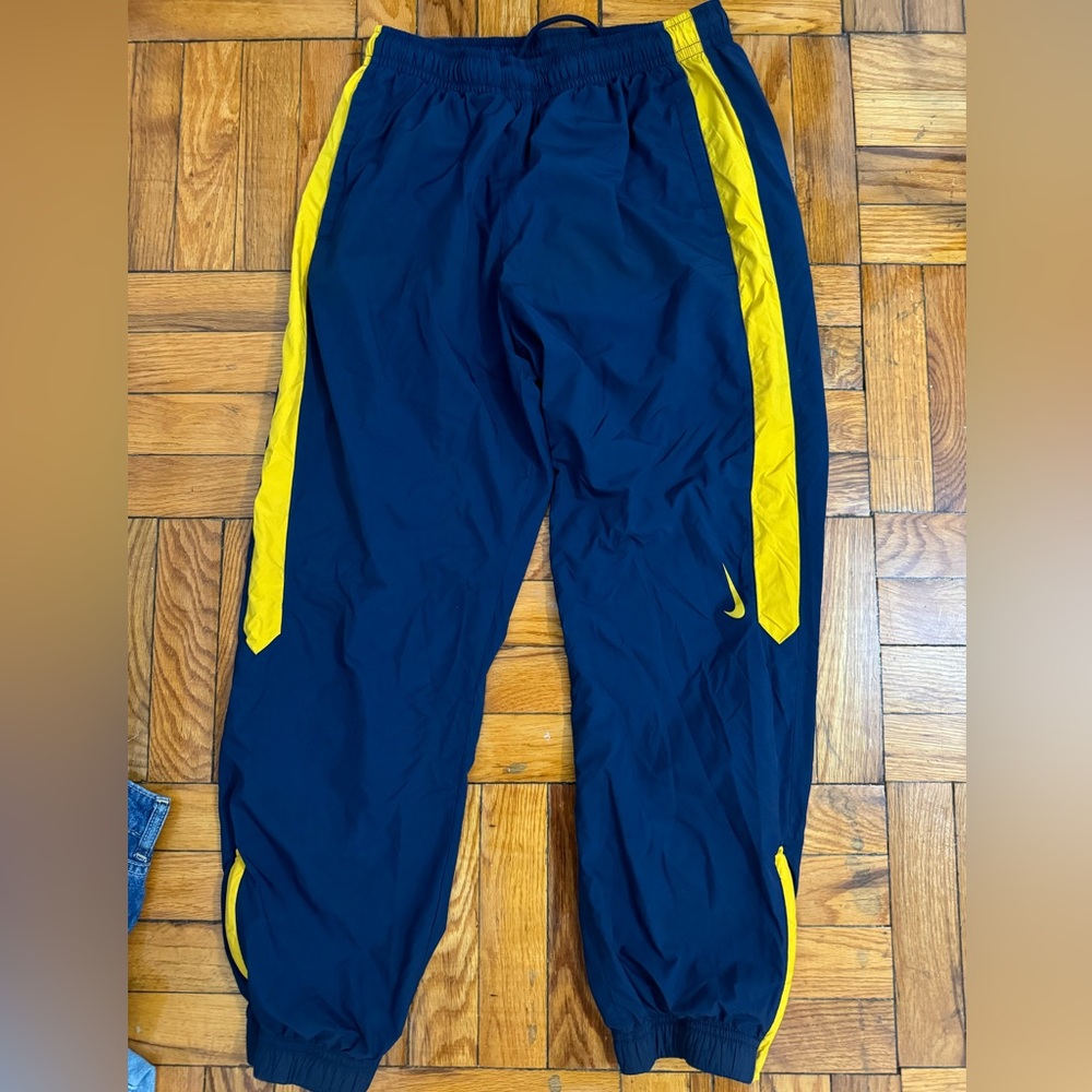 NIKE SHIELD MENS SIZE SMALL JOGGERS